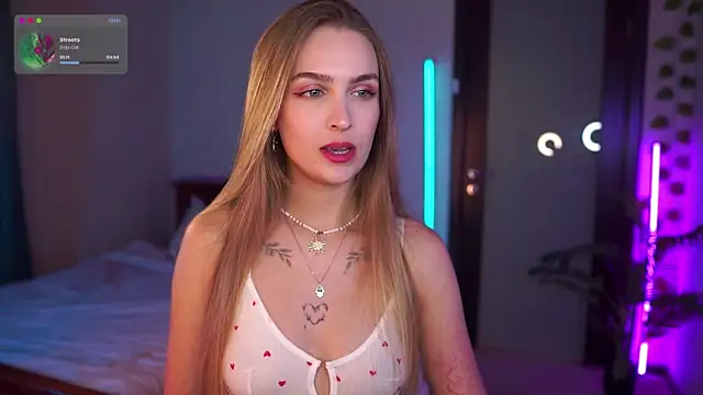 Snapshot of Kamila_icee chatting on October 3, 2025, 6:53 pm Kamila icee online show from October 3, 2025, 6:53 pm