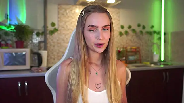 Snapshot of Kamila_icee chatting on September 14, 2025, 4:51 pm Kamila icee online show from September 14, 2025, 4:51 pm