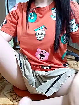 Ngocnhi2k online show from January 11, 2025, 1:32 pm