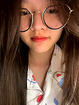 Krixxi22 online show from November 25, 2025, 3:01 pm