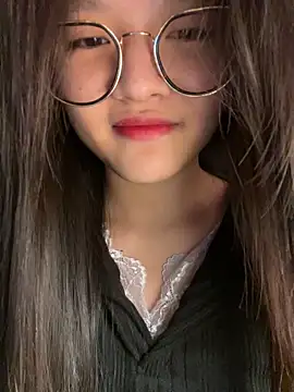 Krixxi22 online show from November 19, 2025, 3:56 pm