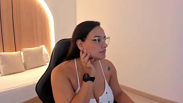 zoe danae  online show from November 12, 2025, 12:31 pm