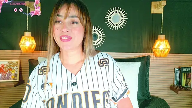 Snapshot of AnnaVictoria__ chatting on April 14, 2026, 12:26 am AnnaVictoria online show from April 14, 2026, 12:26 am