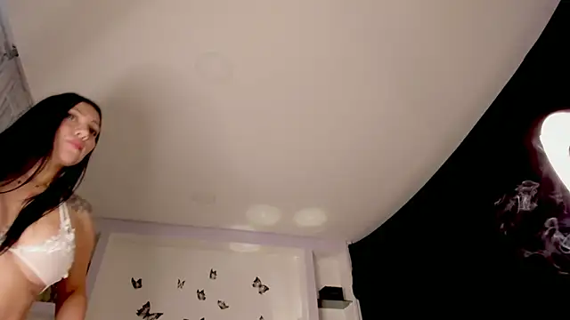 miicheell colins31 online show from January 5, 2026, 8:23 pm