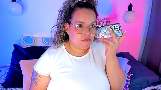 monicabbw  online show from March 10, 2025, 8:01 pm