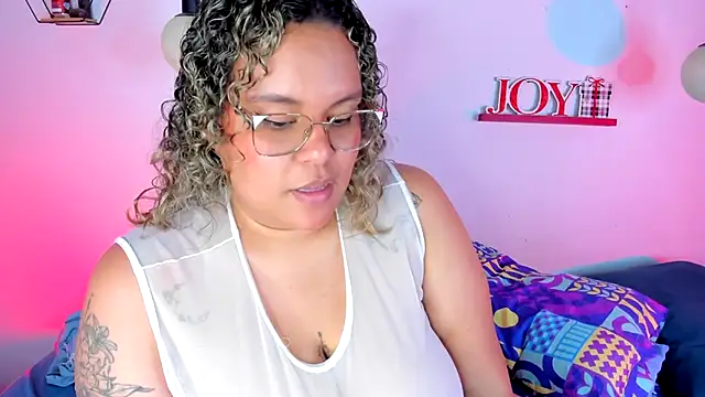 monicabbw  online show from March 4, 2025, 11:43 pm