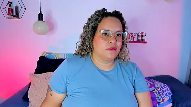 monicabbw  online show from February 21, 2025, 8:07 am