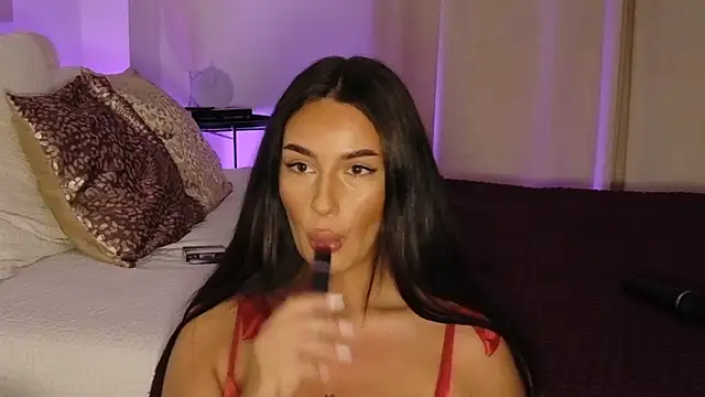 LuanaDess online show from April 22, 2026, 10:49 pm