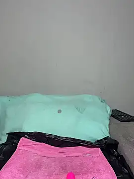 MimiCurves online show from December 4, 2025, 6:45 am