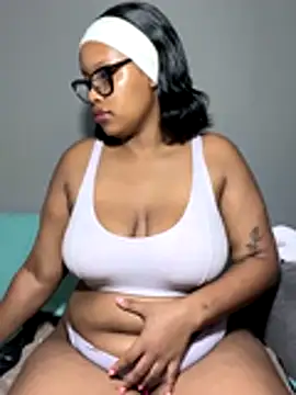 MimiCurves online show from November 16, 2025, 6:56 pm