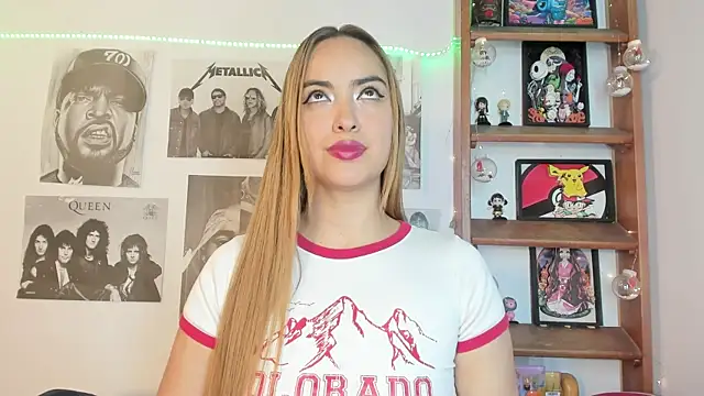 Snapshot of Meowlody chatting on December 19, 2025, 11:18 pm Meowlody online show from December 19, 2025, 11:18 pm