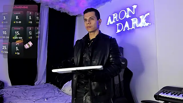 Snapshot of Aron_Dark chatting on February 16, 2025, 2:42 am Aron Dark online show from February 16, 2025, 2:42 am