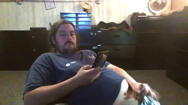 Snapshot of daddysmalldick502 chatting on May 13, 2026, 2:02 pm daddysmalldick502 online show from May 13, 2026, 2:02 pm
