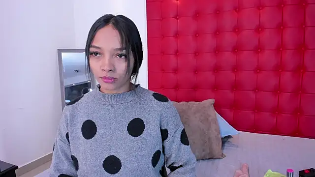 Snapshot of Daliana_Beck chatting on October 13, 2025, 8:32 pm Daliana Beck online show from October 13, 2025, 8:32 pm