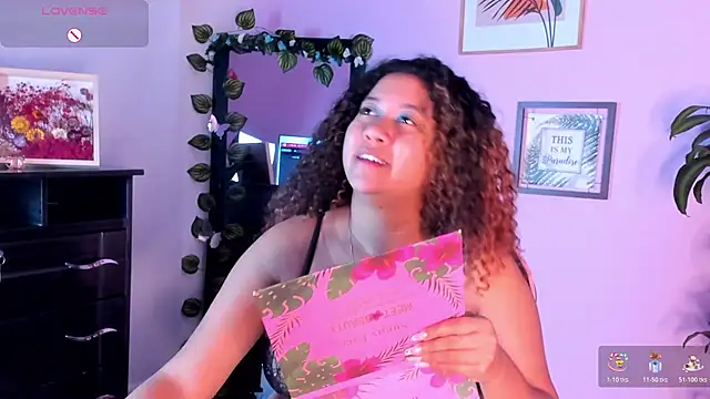 Kenia tompson01 online show from December 18, 2025, 11:41 pm