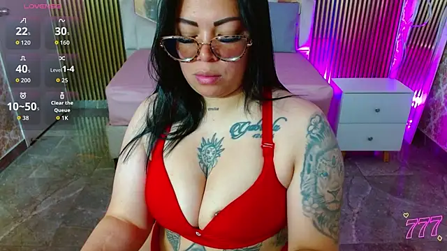 Snapshot of martinna_tay chatting on July 5, 2026, 4:19 am martinna tay online show from July 5, 2026, 4:19 am