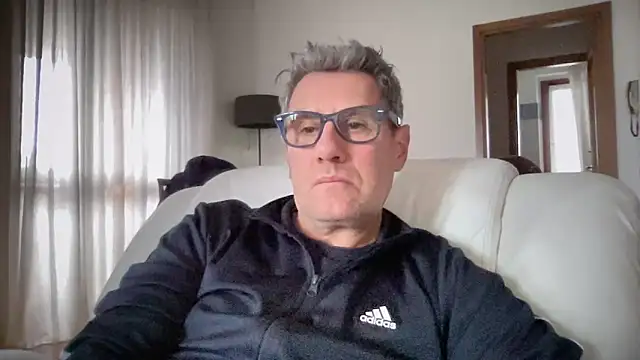 Snapshot of Britmi chatting on March 1, 2026, 3:34 pm Britmi online show from March 1, 2026, 3:34 pm