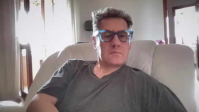Snapshot of Britmi chatting on June 2, 2026, 1:33 pm Britmi online show from June 2, 2026, 1:33 pm