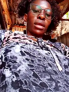 LOVELY-2BERRY online show from October 18, 2025, 9:00 am