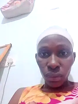 LOVELY-2BERRY online show from October 26, 2025, 4:29 pm