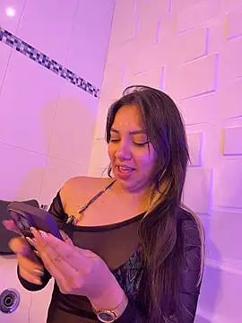 Snapshot of AliceHanz chatting on December 17, 2025, 4:39 am AliceHanz online show from December 17, 2025, 4:39 am