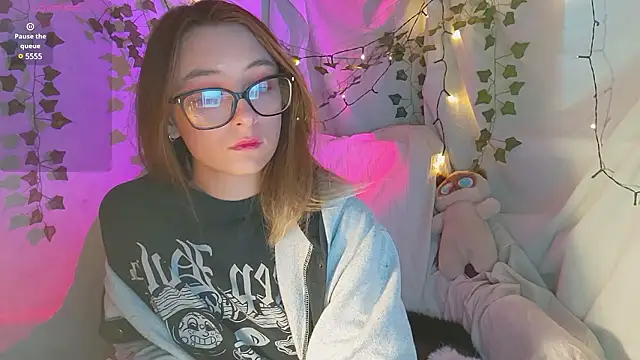 Snapshot of monlight__dana chatting on December 4, 2024, 12:19 pm monlight dana online show from December 4, 2024, 12:19 pm