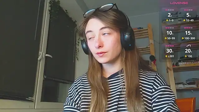 Snapshot of monlight__dana chatting on November 16, 2025, 4:23 pm monlight dana online show from November 16, 2025, 4:23 pm