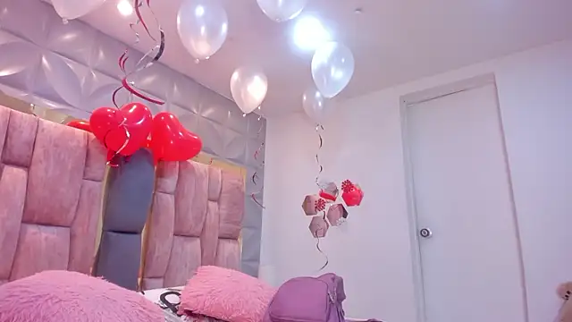 Snapshot of Charlotte_Ice1 chatting on February 16, 2026, 3:43 pm Charlotte Ice1 online show from February 16, 2026, 3:43 pm