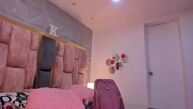 Snapshot of Charlotte_Ice1 chatting on February 7, 2026, 3:53 pm Charlotte Ice1 online show from February 7, 2026, 3:53 pm