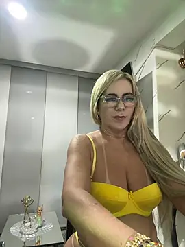 LARIANA RIVERA23 online show from May 11, 2026, 8:27 am