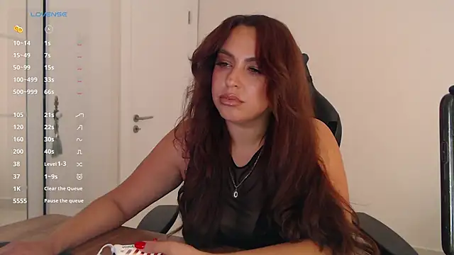 Snapshot of _Just_a_queen_3 chatting on June 11, 2026, 5:43 pm Just a queen 3 online show from June 11, 2026, 5:43 pm