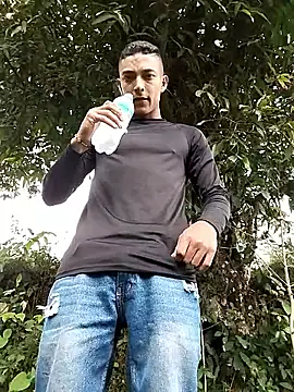 Snapshot of Demiansteven2 chatting on October 11, 2025, 4:30 pm Demiansteven2 online show from October 11, 2025, 4:30 pm