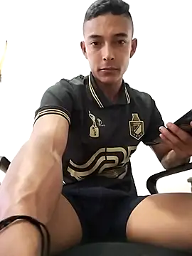 Snapshot of Demiansteven2 chatting on October 22, 2025, 7:24 pm Demiansteven2 online show from October 22, 2025, 7:24 pm