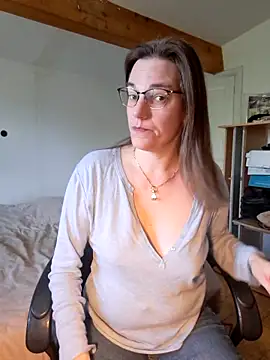 SpiceLea online show from March 2, 2025, 9:54 am