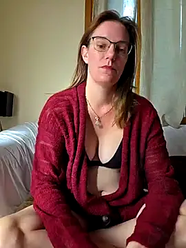 SpiceLea online show from September 24, 2025, 8:10 am