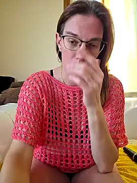 SpiceLea online show from October 1, 2025, 4:00 pm