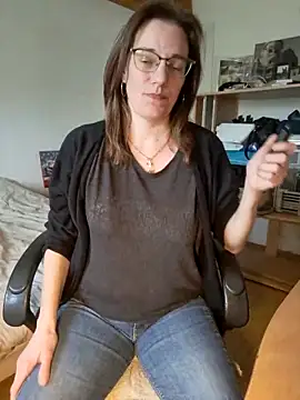 SpiceLea online show from March 3, 2025, 12:39 pm