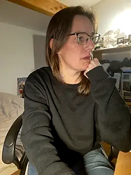 SpiceLea online show from March 6, 2025, 5:22 pm