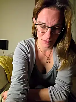 SpiceLea online show from September 16, 2025, 10:22 pm