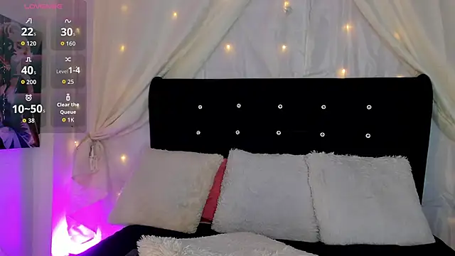 Laurablue online show from November 18, 2025, 8:12 pm