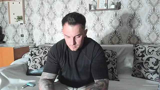 Snapshot of Jonmusclemaster chatting on February 18, 2025, 8:47 pm Jonmusclemaster online show from February 18, 2025, 8:47 pm