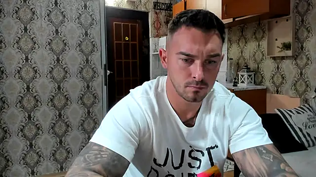 Snapshot of Jonmusclemaster chatting on September 20, 2025, 8:36 pm Jonmusclemaster online show from September 20, 2025, 8:36 pm