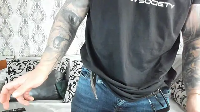 Snapshot of Jonmusclemaster chatting on February 16, 2025, 12:10 pm Jonmusclemaster online show from February 16, 2025, 12:10 pm