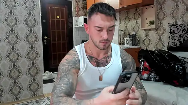 Snapshot of Jonmusclemaster chatting on October 15, 2025, 7:33 pm Jonmusclemaster online show from October 15, 2025, 7:33 pm