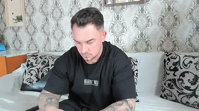 Snapshot of Jonmusclemaster chatting on February 20, 2025, 12:36 pm Jonmusclemaster online show from February 20, 2025, 12:36 pm