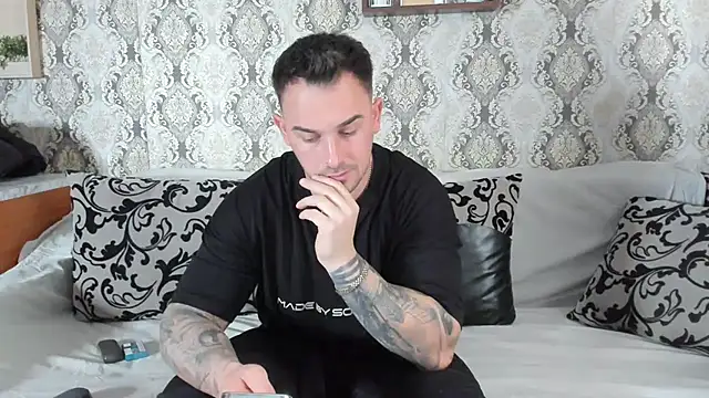 Snapshot of Jonmusclemaster chatting on January 30, 2025, 11:01 am Jonmusclemaster online show from January 30, 2025, 11:01 am