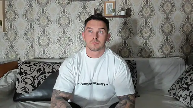 Snapshot of Jonmusclemaster chatting on February 11, 2025, 8:20 pm Jonmusclemaster online show from February 11, 2025, 8:20 pm
