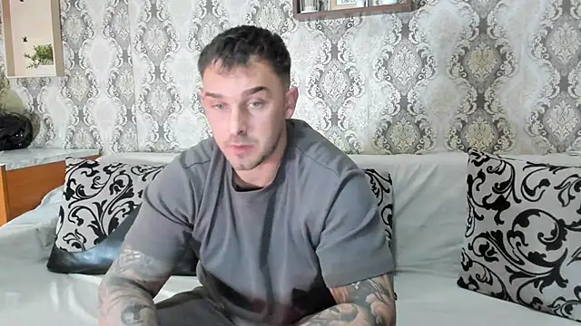 Snapshot of Jonmusclemaster chatting on February 19, 2025, 8:31 pm Jonmusclemaster online show from February 19, 2025, 8:31 pm