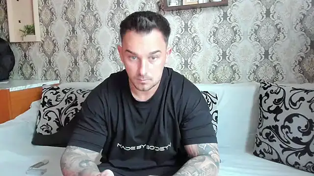 Snapshot of Jonmusclemaster chatting on February 21, 2025, 8:29 am Jonmusclemaster online show from February 21, 2025, 8:29 am