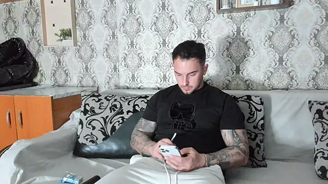 Snapshot of Jonmusclemaster chatting on March 4, 2025, 8:16 pm Jonmusclemaster online show from March 4, 2025, 8:16 pm
